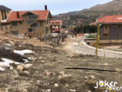 Land for sale in Kfardebian