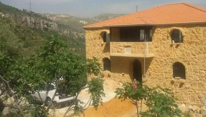 Villa for sale in Btater Jezzine