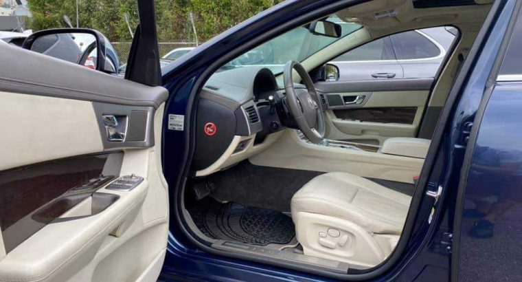 Jaguar XF V8 2011