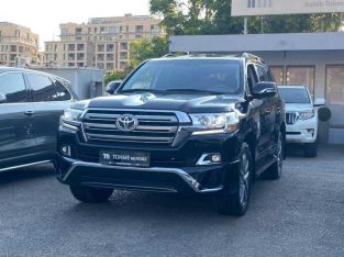 Toyota Land Cruiser VX V8 5.7 2016