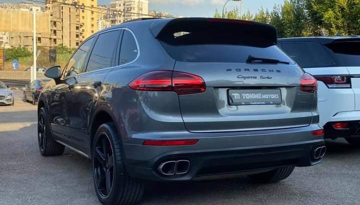 Porsche Cayenne Turbo 2015