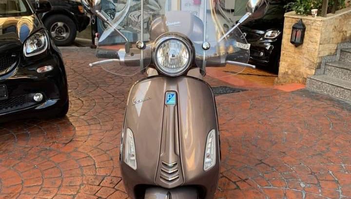 Motorcycle Vespa Primavera 2016